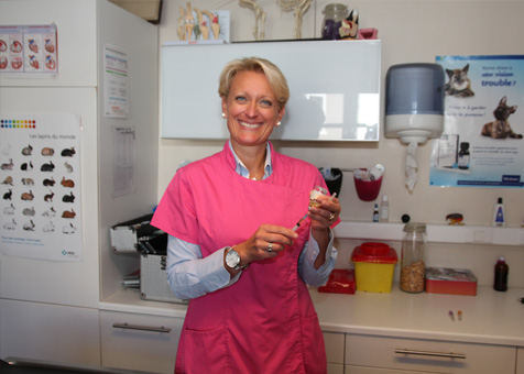 Le Dr Vanhoeck, dans la bonne humeur